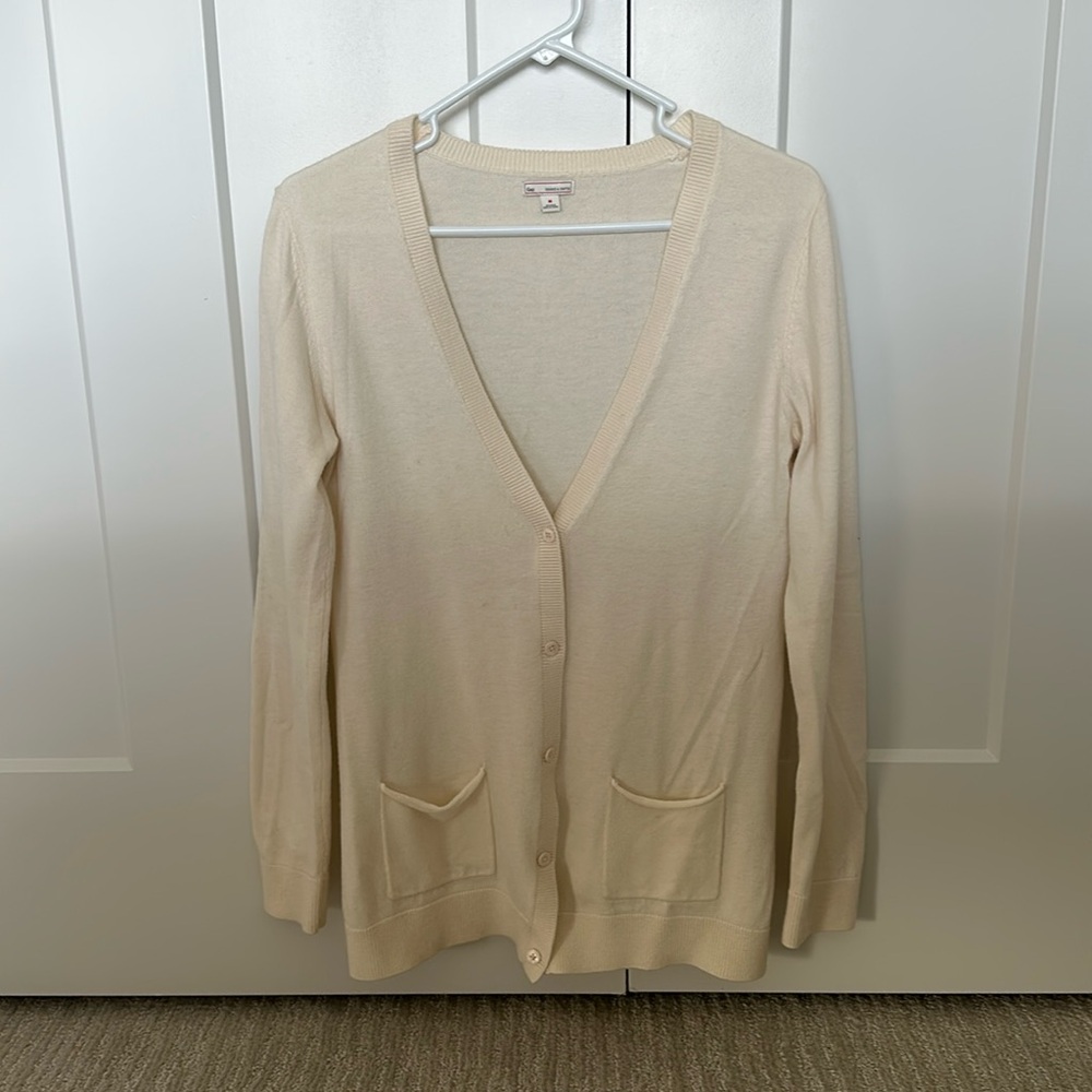 Gap sweater